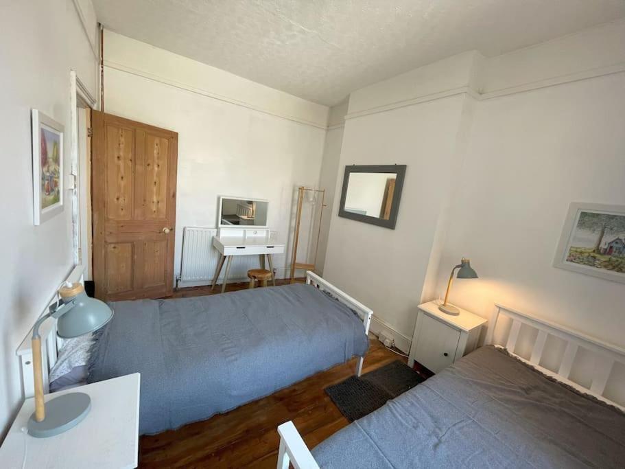 Stylish 5-Bedroom House Near Tunnels Beach Ilfracombe Esterno foto